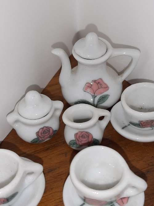 Miniature Tea set - See pictures