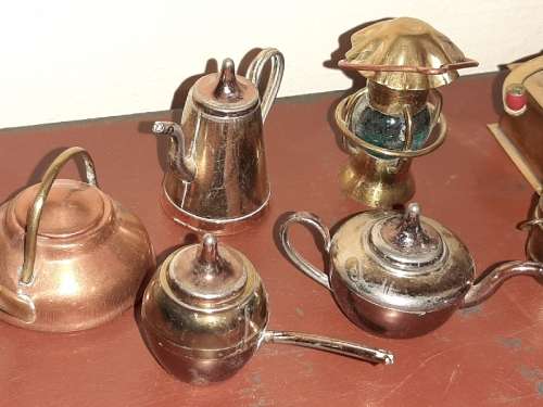 7 x Miniature Bass Items