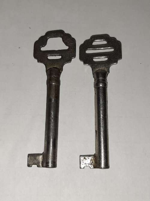 2 x Vintage Keys