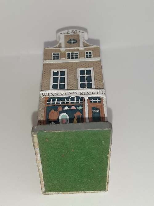 Beautiful Ornamental Building - Winkel van Sinkel