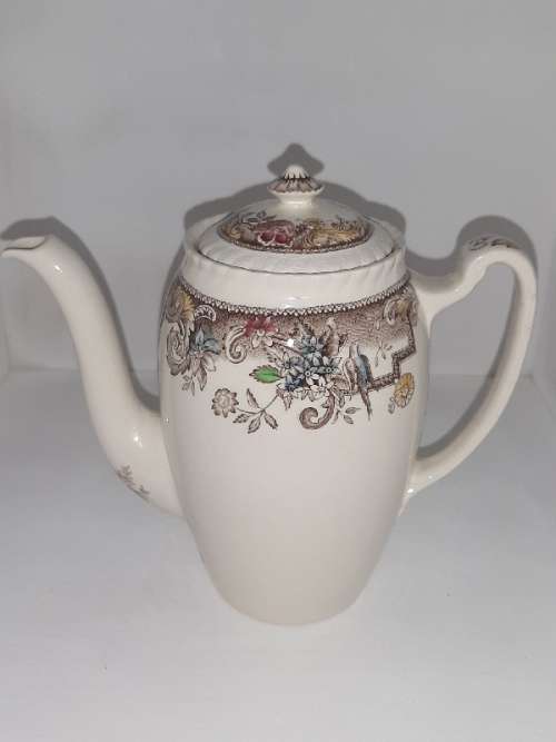 Beautiful Johnson Bros. England - Devonshire - Teapot