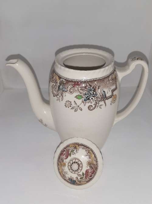 Beautiful Johnson Bros. England - Devonshire - Teapot