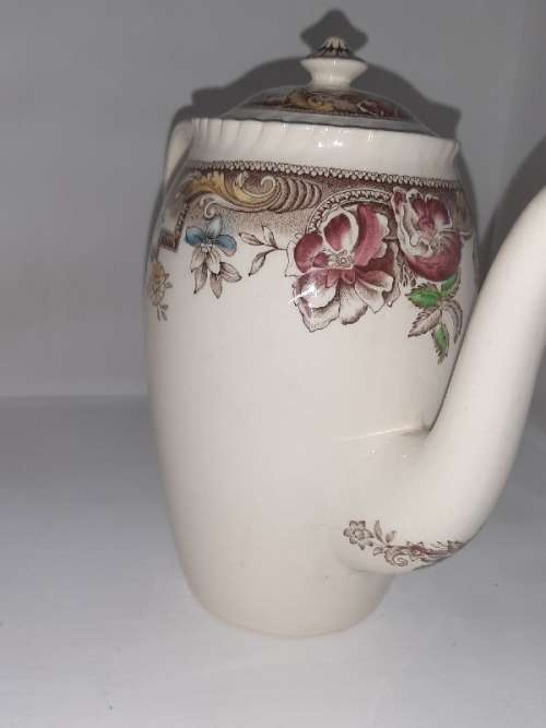 Beautiful Johnson Bros. England - Devonshire - Teapot