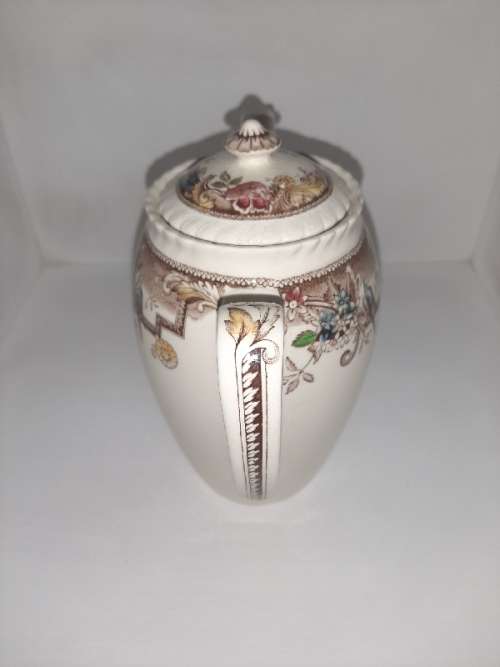 Beautiful Johnson Bros. England - Devonshire - Teapot