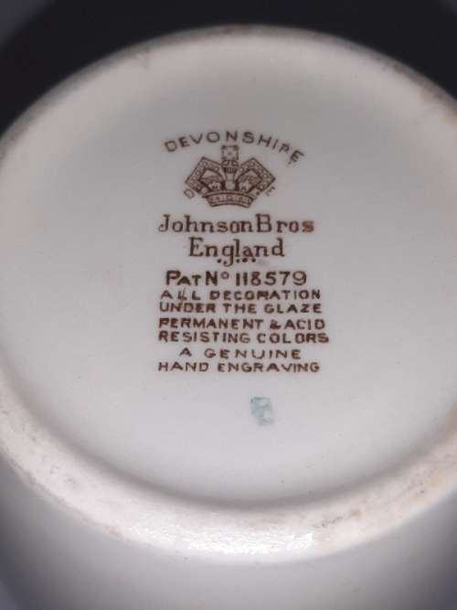 Beautiful Johnson Bros. England - Devonshire - Teapot