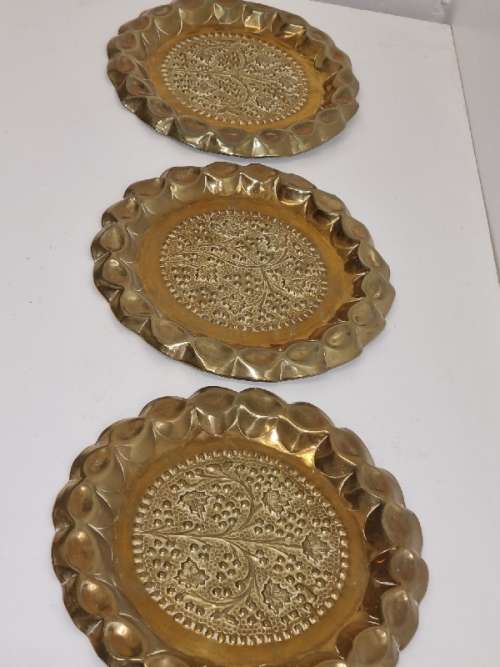 Set of 3 Beautiful Brass Wall plates - Diameter - 21cm each