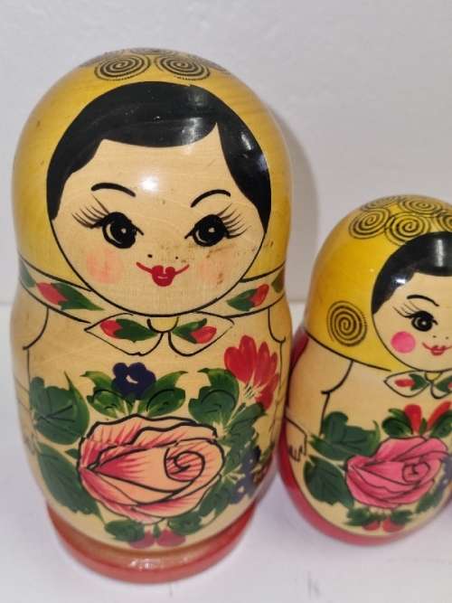 Set of 5 Russian Nesting Dolls
