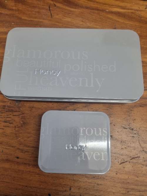 Beautiful Honey Necklace and Bracelet - New - Boxed