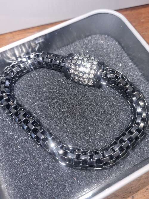 Beautiful Honey Necklace and Bracelet - New - Boxed