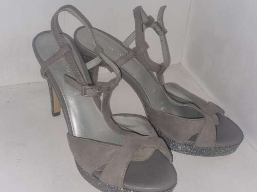 Beautiful High Heel Green Cross shoes - Size 8
