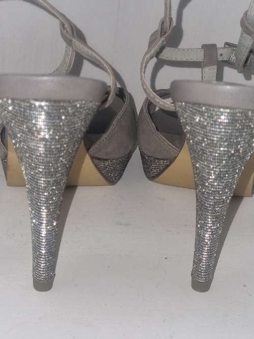 Beautiful High Heel Green Cross shoes - Size 8