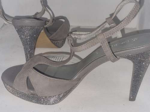 Beautiful High Heel Green Cross shoes - Size 8