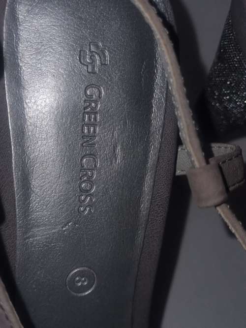 Beautiful High Heel Green Cross shoes - Size 8