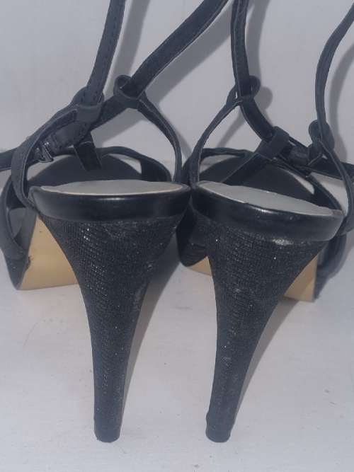 Beautiful High Heel Green Cross shoes - Black - Size 8
