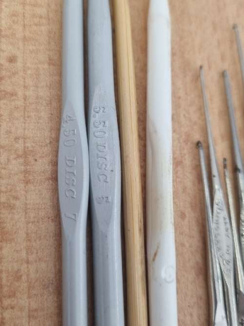 10 x Crochet Hooks - Different Sizes - See pictures