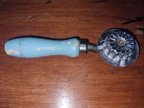 Vintage Nutbrown Pie Crimper, trimmer and decorator with wooden handle