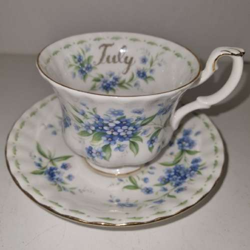 Royal Albert July Duo - Flower of The Month Series - Forget-Me-Not Floral Detail