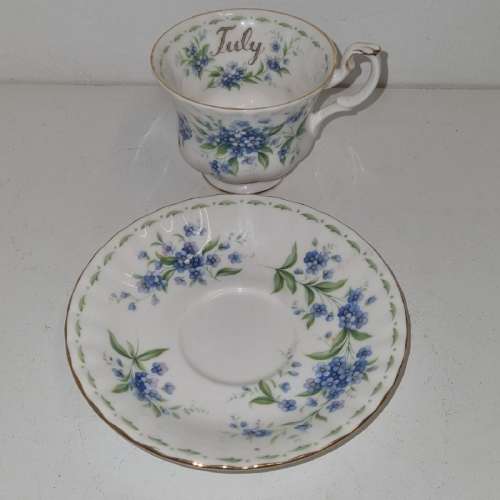 Royal Albert July Duo - Flower of The Month Series - Forget-Me-Not Floral Detail