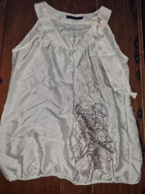 Beautiful Woolworths Studio W top - Size 10 - New without tags