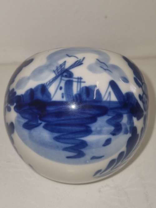 Beautiful Handpainted Delft Ashtray