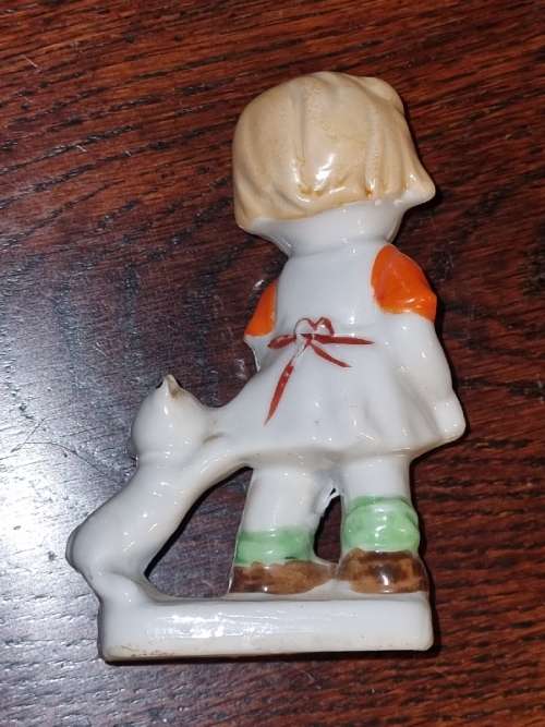 Beautiful Figurine - Girl with dog - Japan