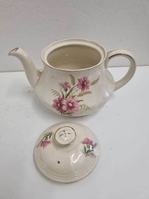 Beautiful Alfred Meakin Corn Poppy Tea Pot