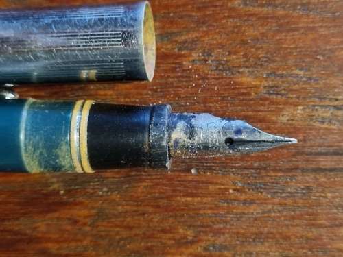 Vintage Crest Fountain pen