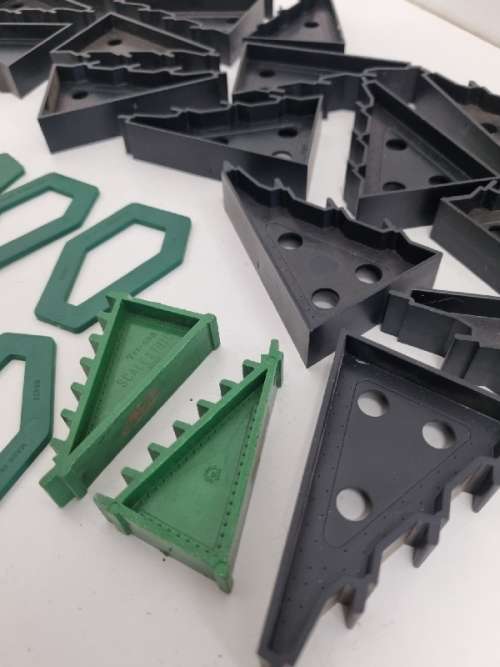 Scalextric Track and Bridge support - 35 pieces