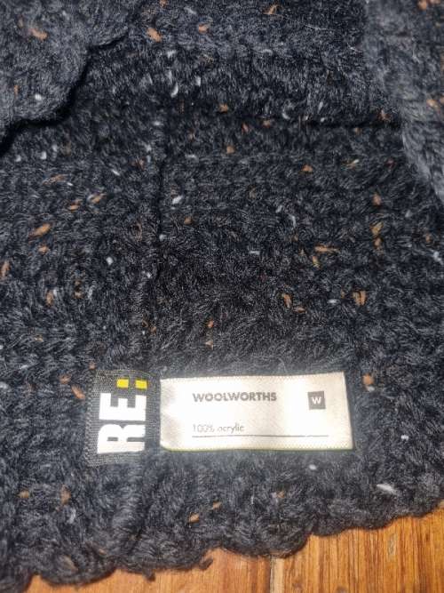 Woolworths warm scarf / snood
