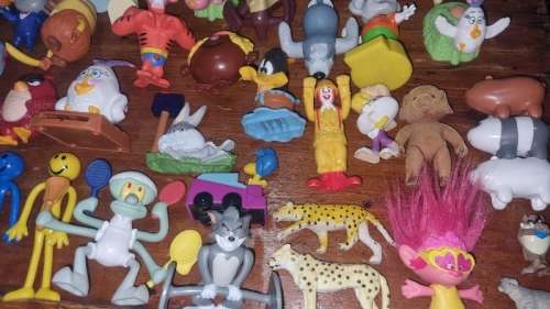 95 x Toys / Figurines incl. Spongebob, Snoopy, Mr. Men, etc.