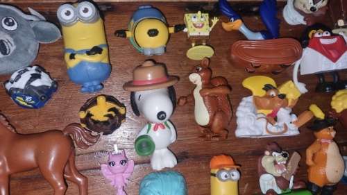95 x Toys / Figurines incl. Spongebob, Snoopy, Mr. Men, etc.