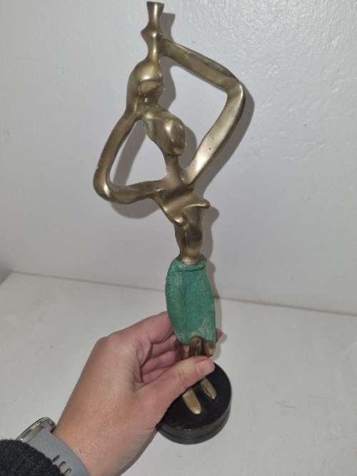 Brass Ornament on wooden base - Lady figurine - Height - 28cm