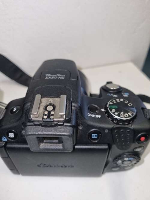Canon Power Shot SX50 HS with extra battery and bag