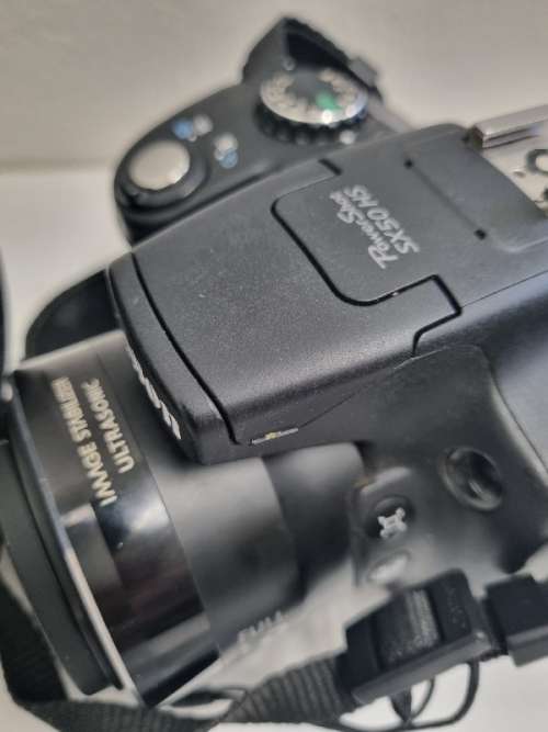 Canon Power Shot SX50 HS with extra battery and bag