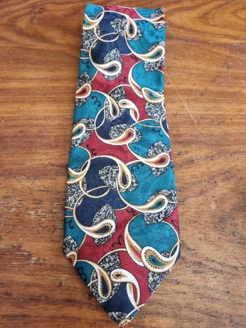 Beautiful Pierre Cardin Paris Tie