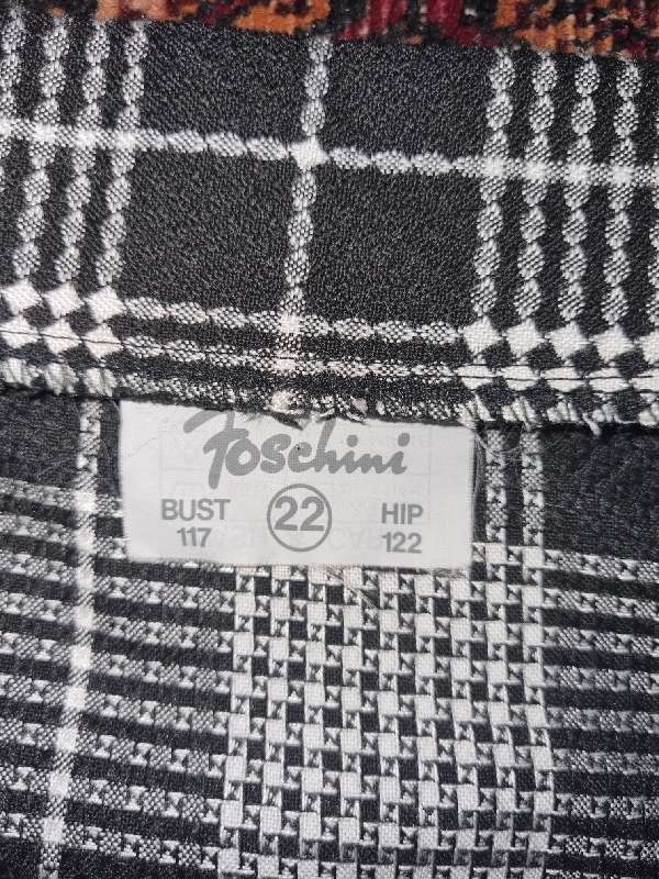 Beautiful vintage skirt with free belt - Size 22 - Foschini