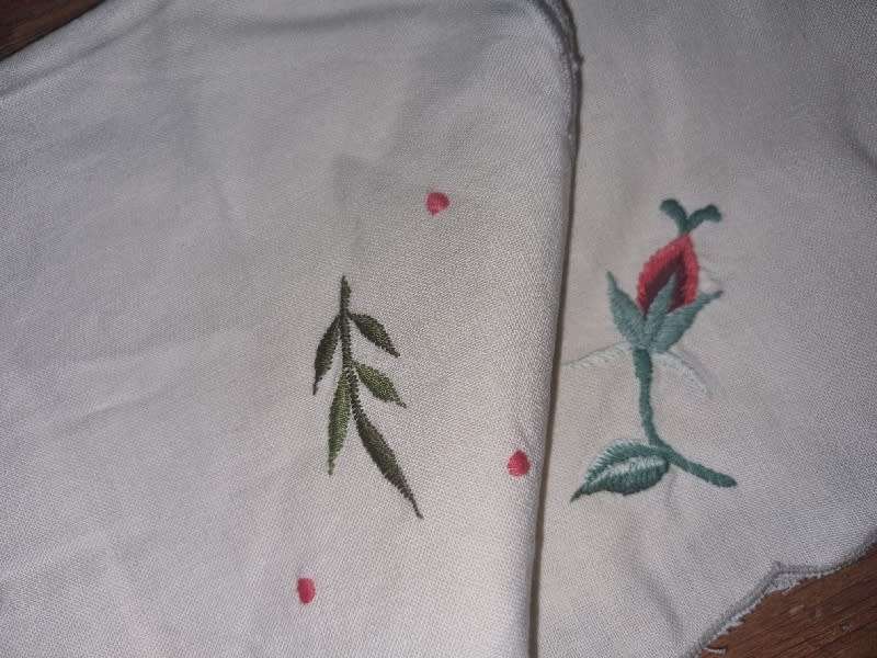 9 x Vintage Embroidered Fabric Napkins / Serviettes