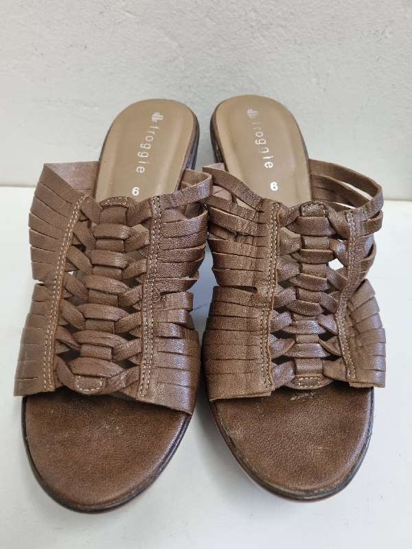 Leather Froggie shoes - Size 6