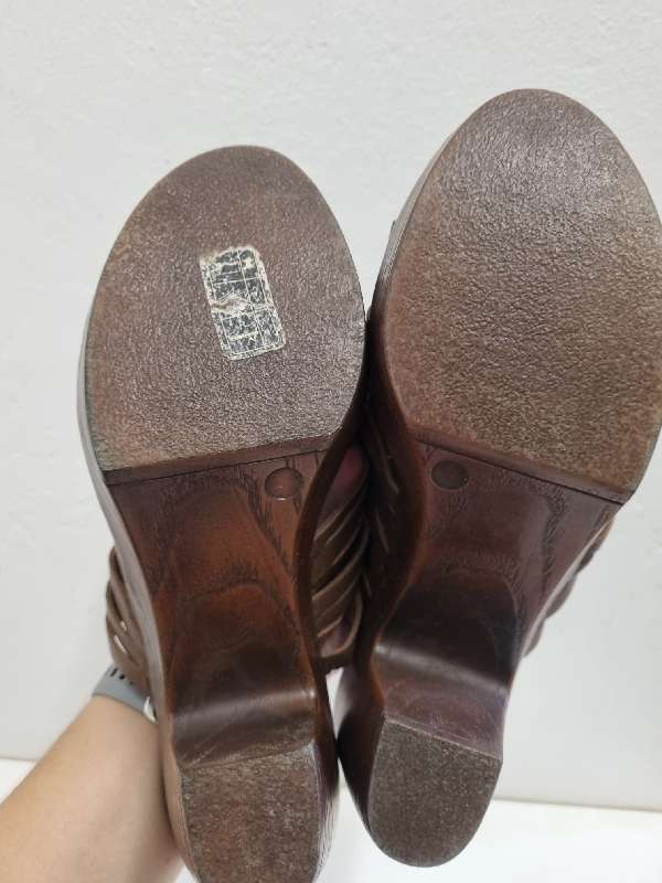 Leather Froggie shoes - Size 6