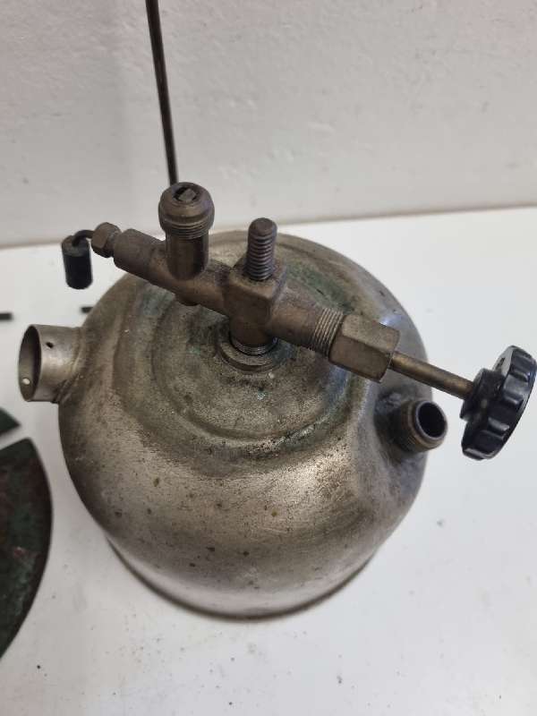 Vintage Coleman Lantern parts - See pictures