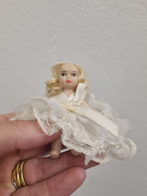 Small Porcelain doll - 7cm