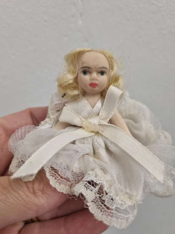 Small Porcelain doll - 7cm