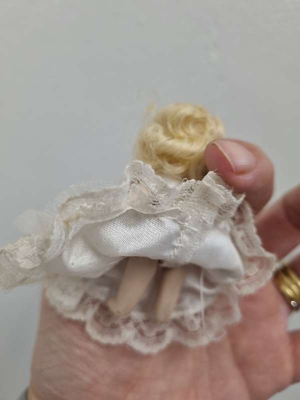 Small Porcelain doll - 7cm