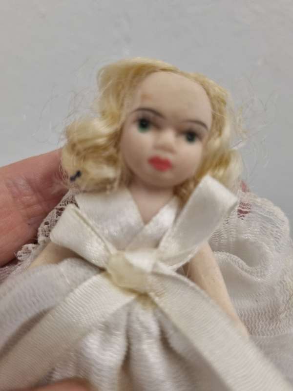 Small Porcelain doll - 7cm