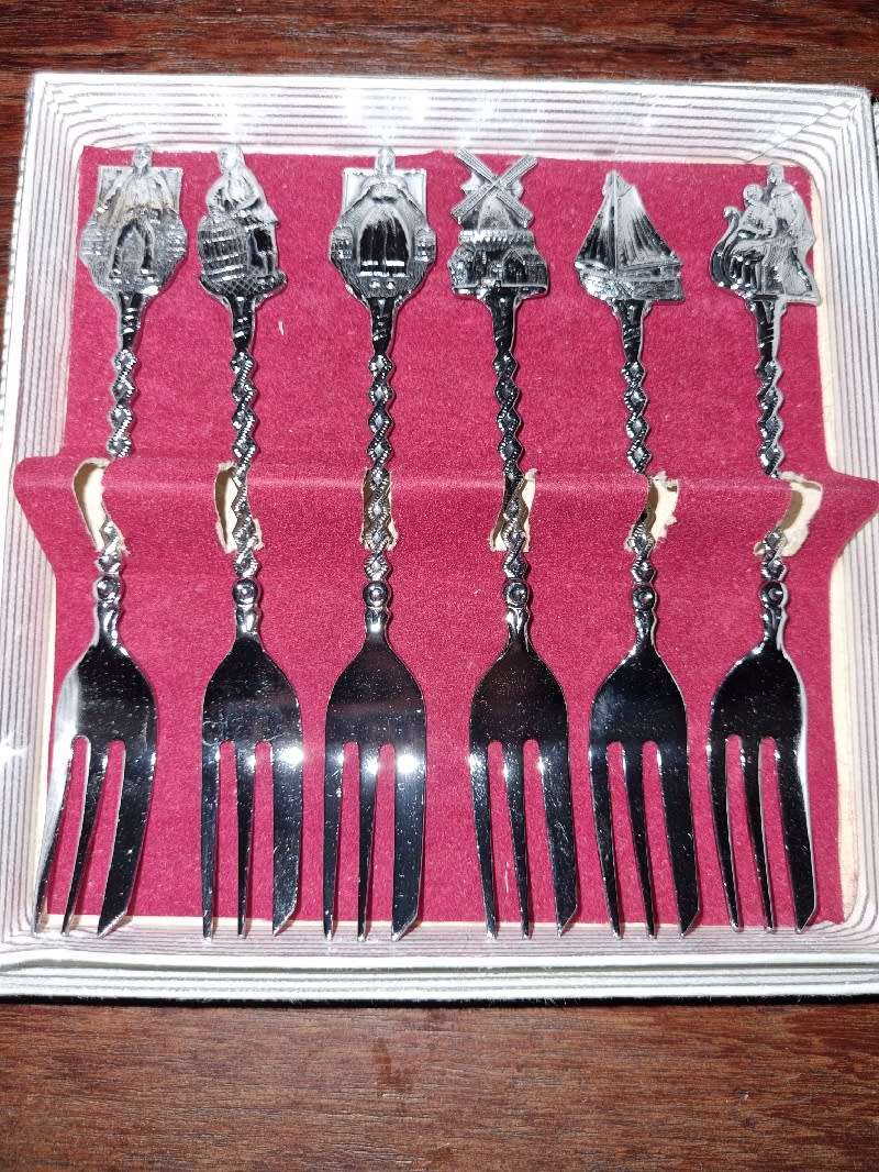 6 x Vintage Elwezetta Cake Forks - boxed