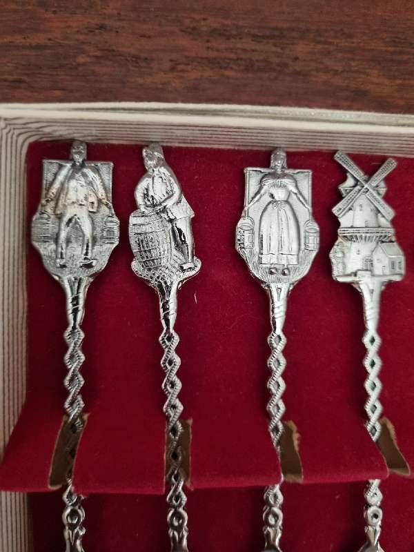 6 x Vintage Elwezetta Cake Forks - boxed