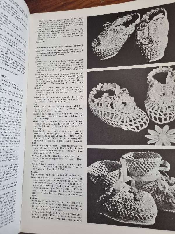 Crochet and Fine Knitting - E.E. Visser - Large Book