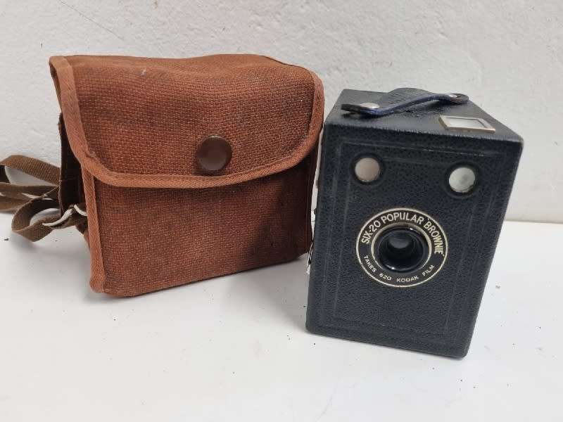 Vintage Six-20 Popular Brownie Camera with pouch