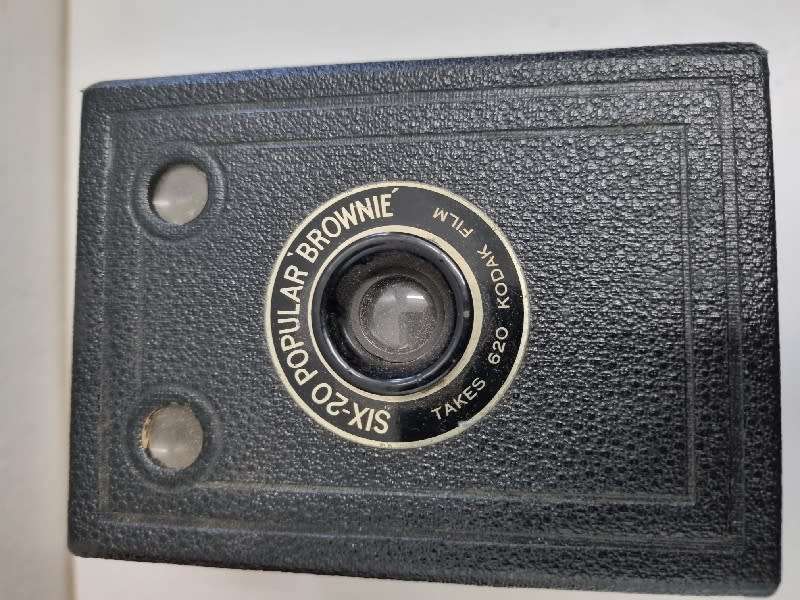 Vintage Six-20 Popular Brownie Camera with pouch
