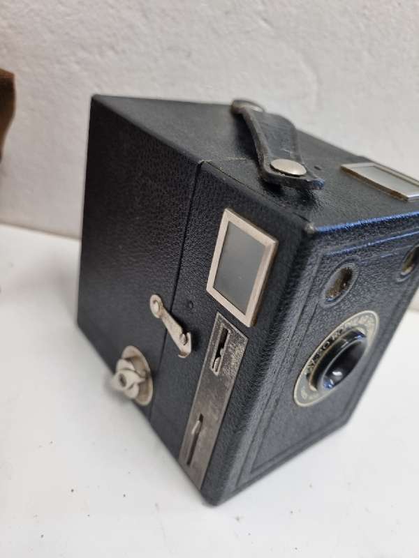 Vintage Six-20 Popular Brownie Camera with pouch